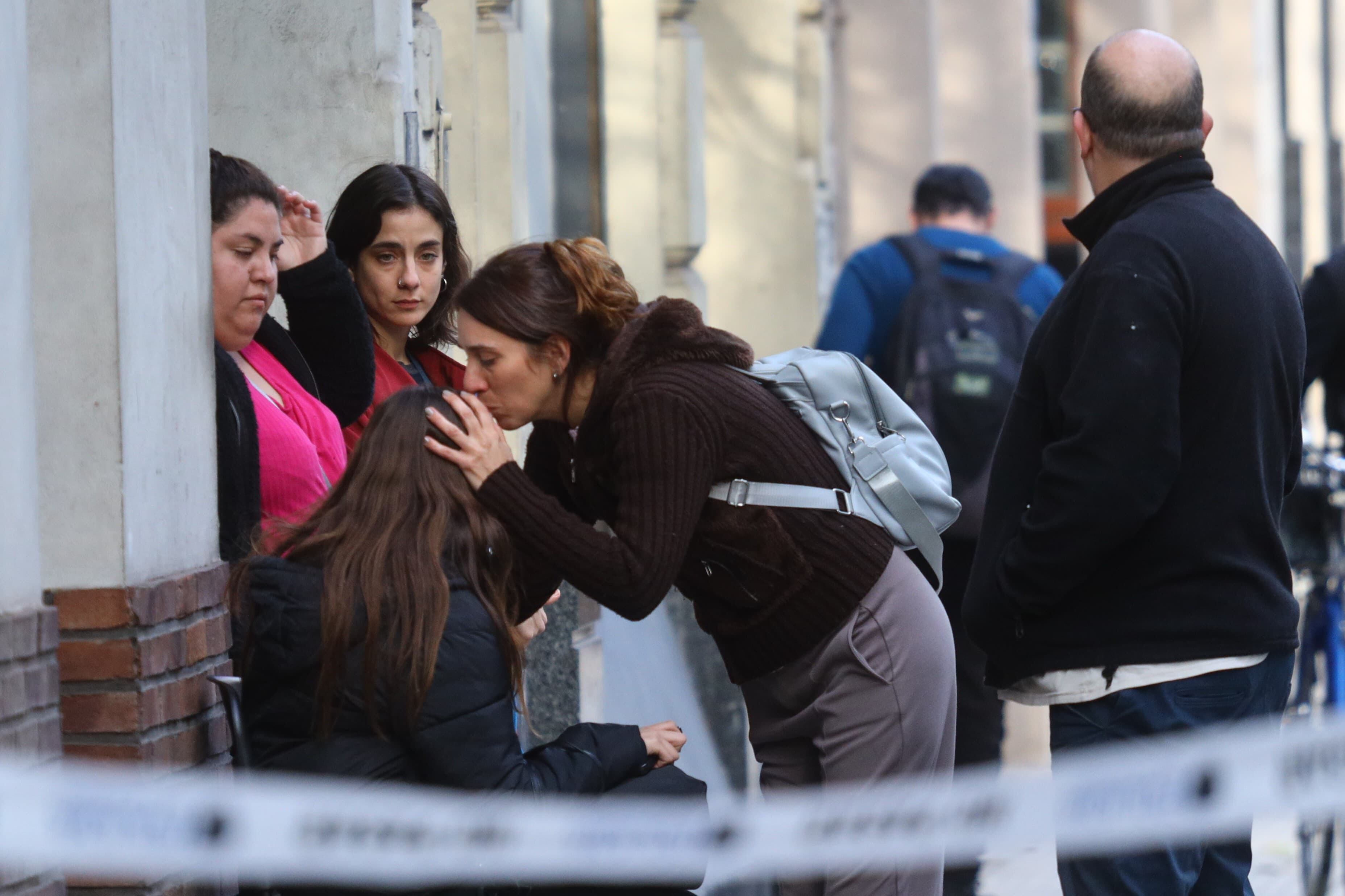 Encontraron a una pareja y a sus dos hijos muertos a cuchillazos, en la calle Aguirre, en Villa Crespo