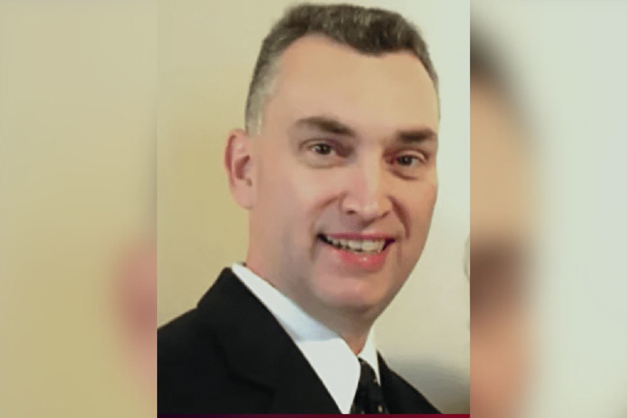 Dos personas familiarizadas con el caso identificaron al sospechoso buscado como Vance Boelter, de 57 años