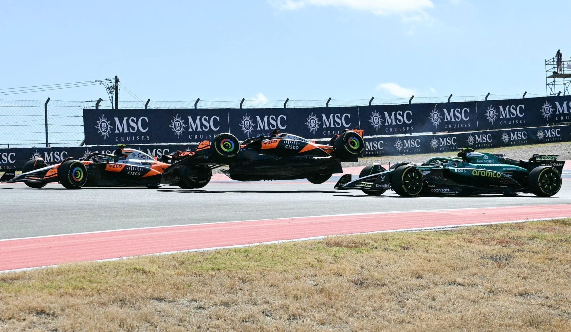 El choque de Oscar Piastri a Lando Norris que terminó con los McLaren afuera de la carrera sprint en Austin