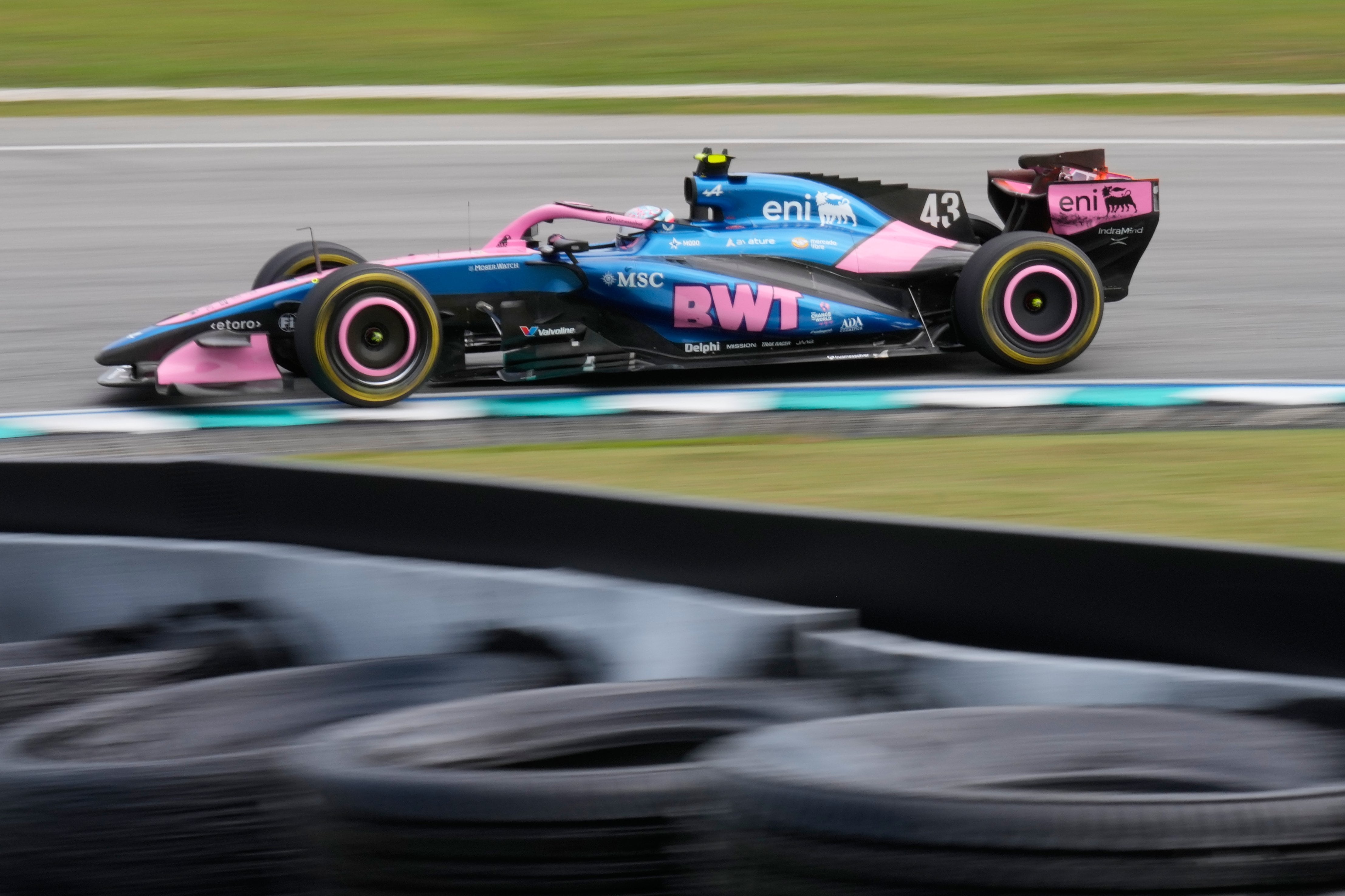 Franco Colapinto enfrenta desafíos técnicos y climáticos en el circuito de Sepang