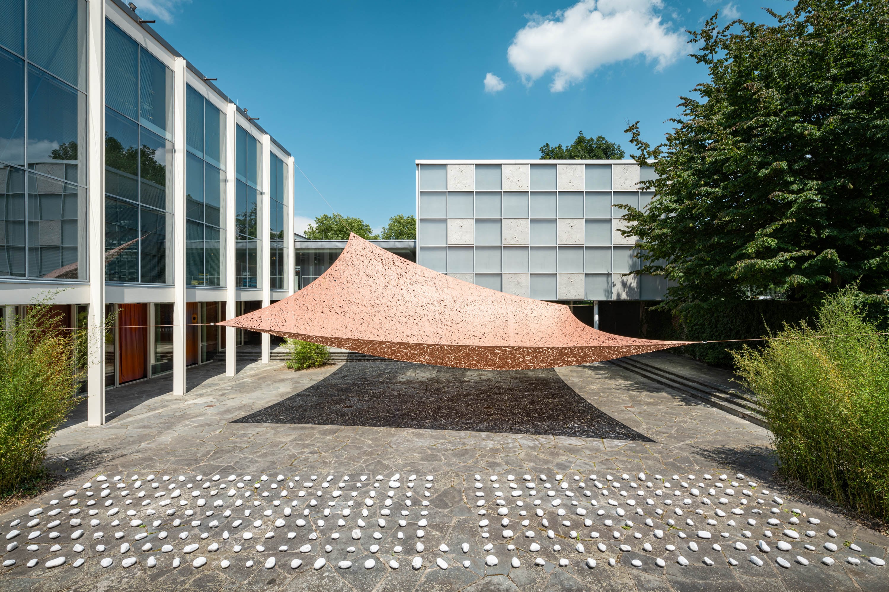 Estudio Belén trabaja en investigación de materiales, interiorismo holístico para hoteles y edificios históricos, textiles y dirección creativa.