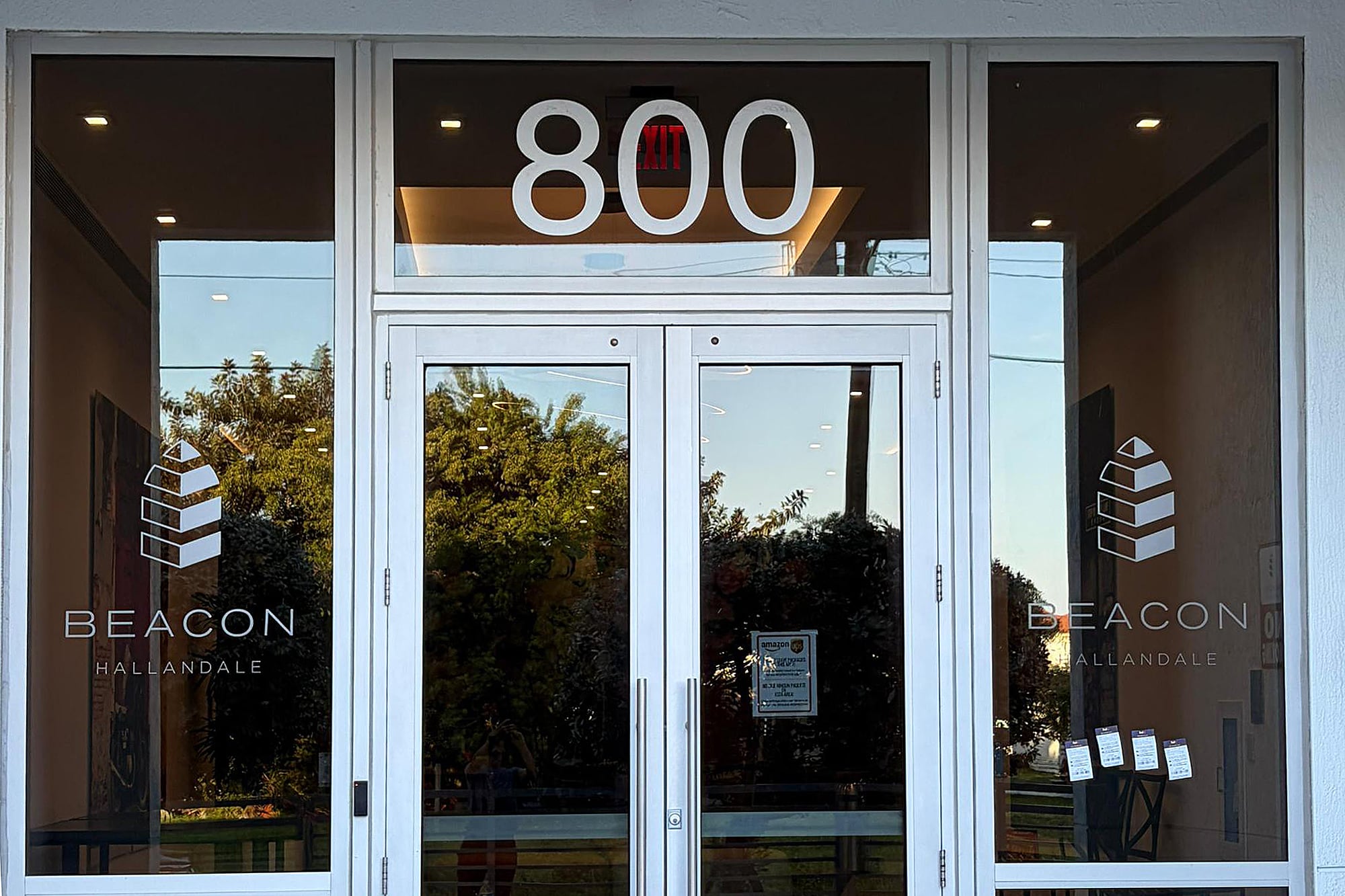 La fachada de la sede de TourProdEnter en Miami