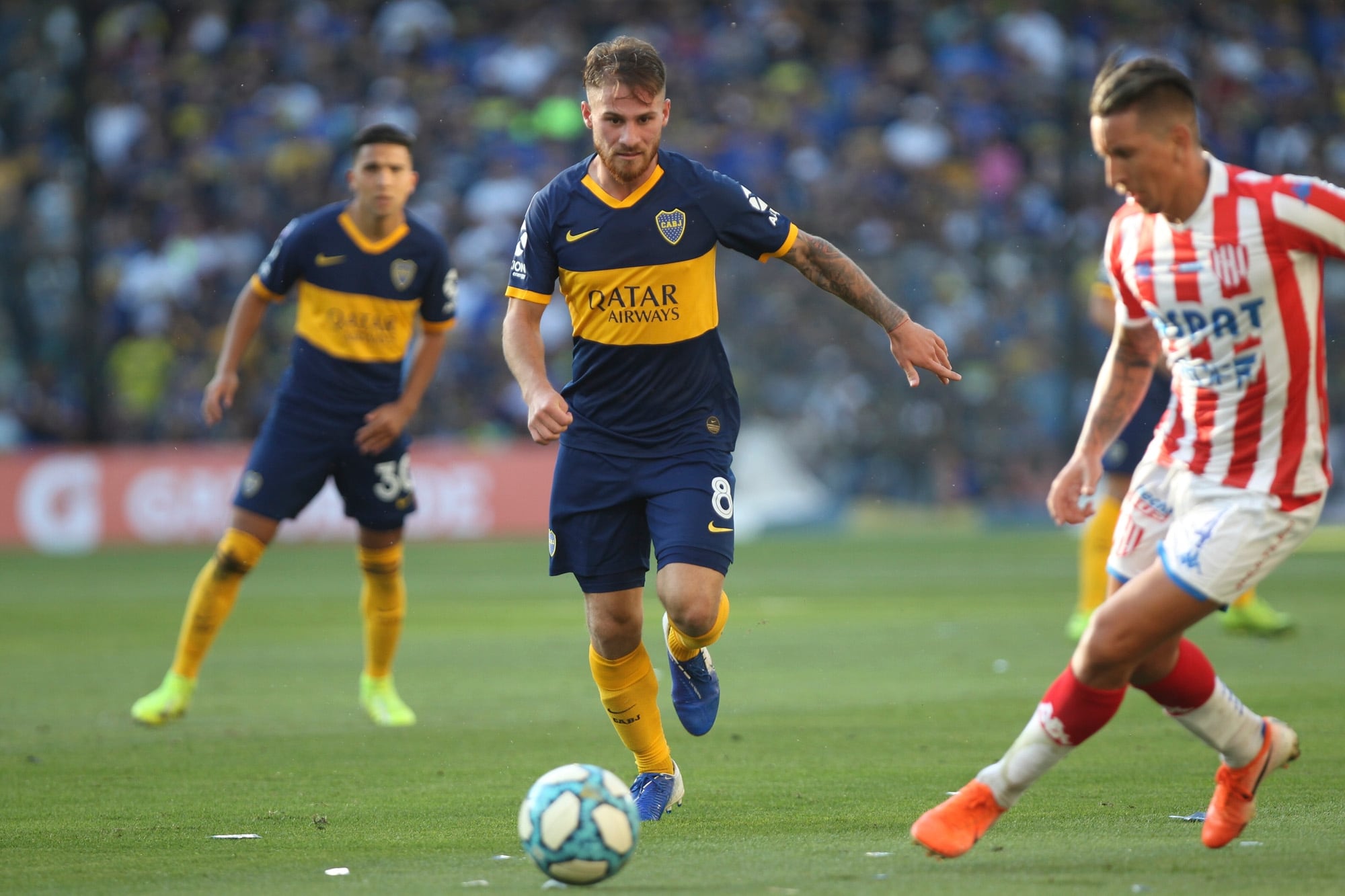 Alexis Mac Allister con la camiseta de Boca Juniors