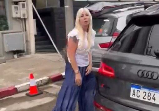 Punta del Este: discutió en medio del tránsito, se bajó del auto y amenazó a la gente con una bate de béisbol