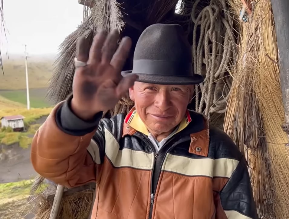 Juanito vive y trabaja en Ecuador, a unos 4.000 metros sobre el nivel del mar (Captura: YouTube Ecuador Y Sus Paisajes Oficial)