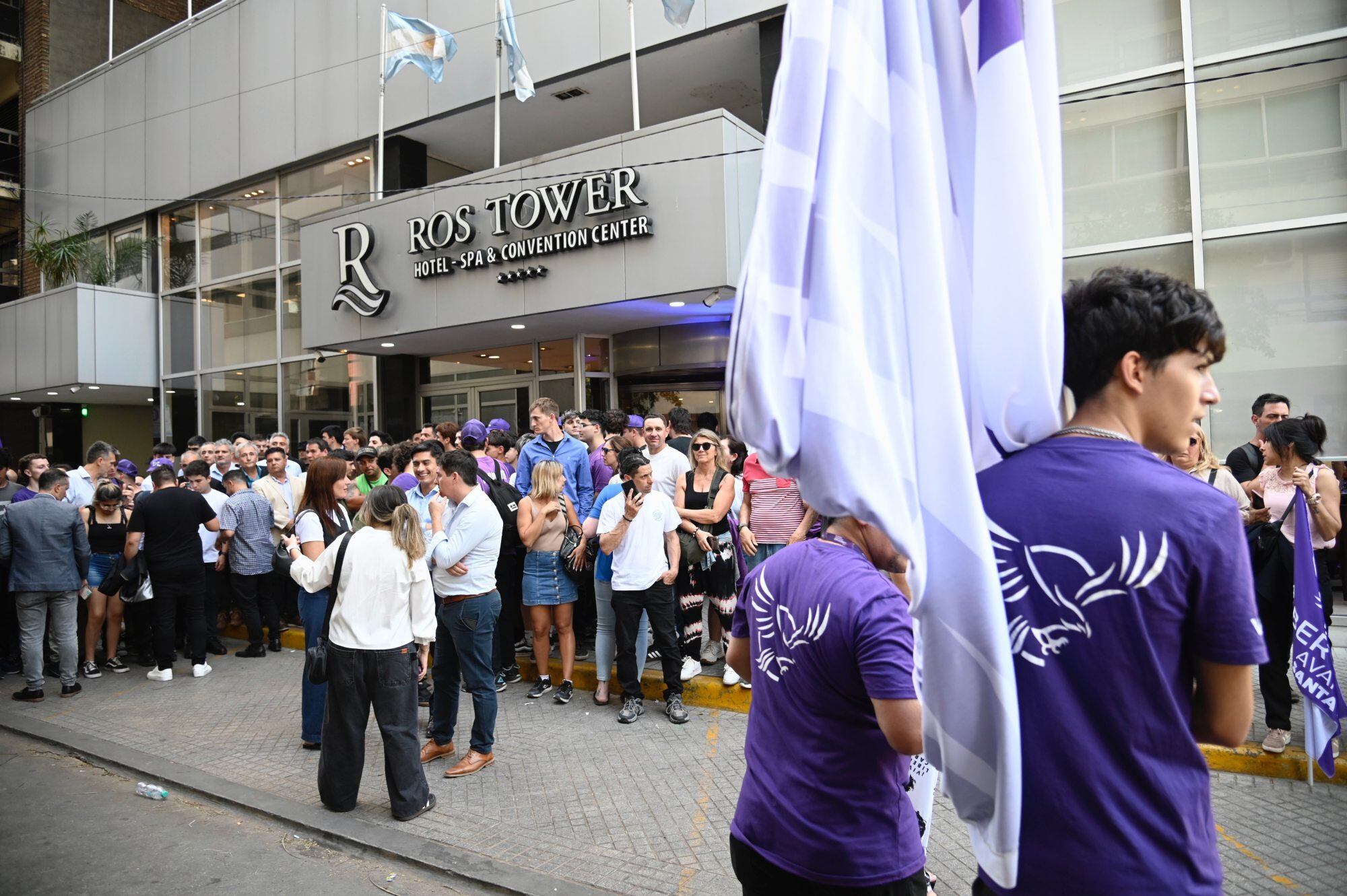 El presidente Javier Milei cierra su campaña electoral en Rosario, con vistas a las próximas elecciones a realizarse este domingo 26 de octubre