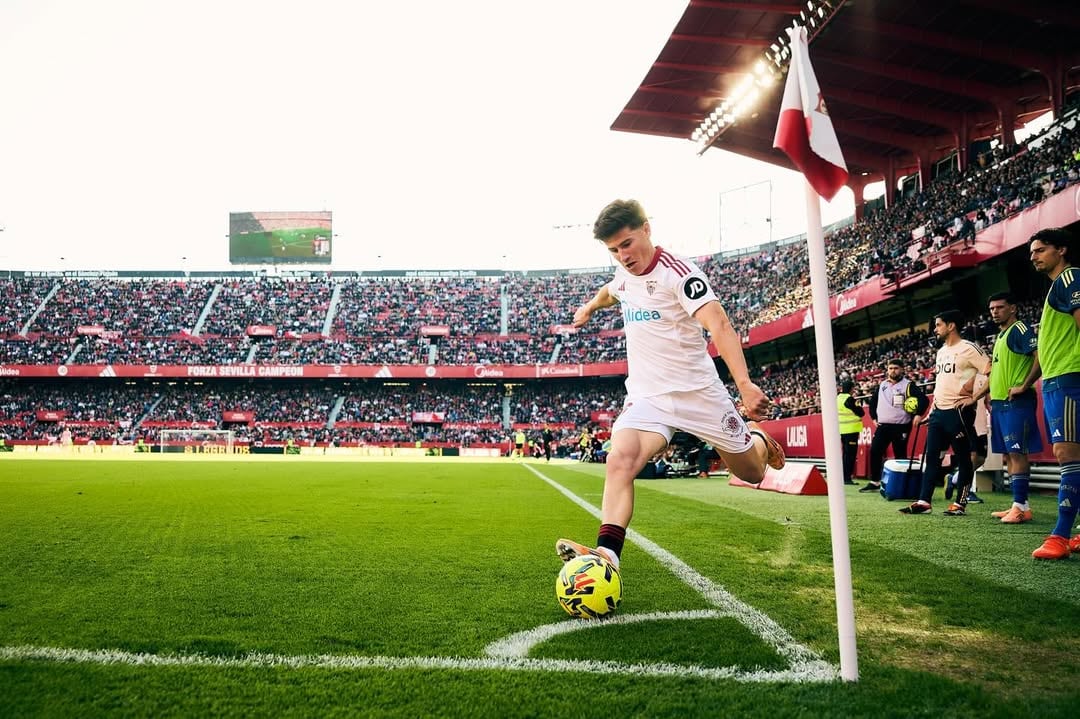 'Oso' ya se adueñó de la pelota parada en Sevilla; con una zurda excelsa, patea córners y tiros libres