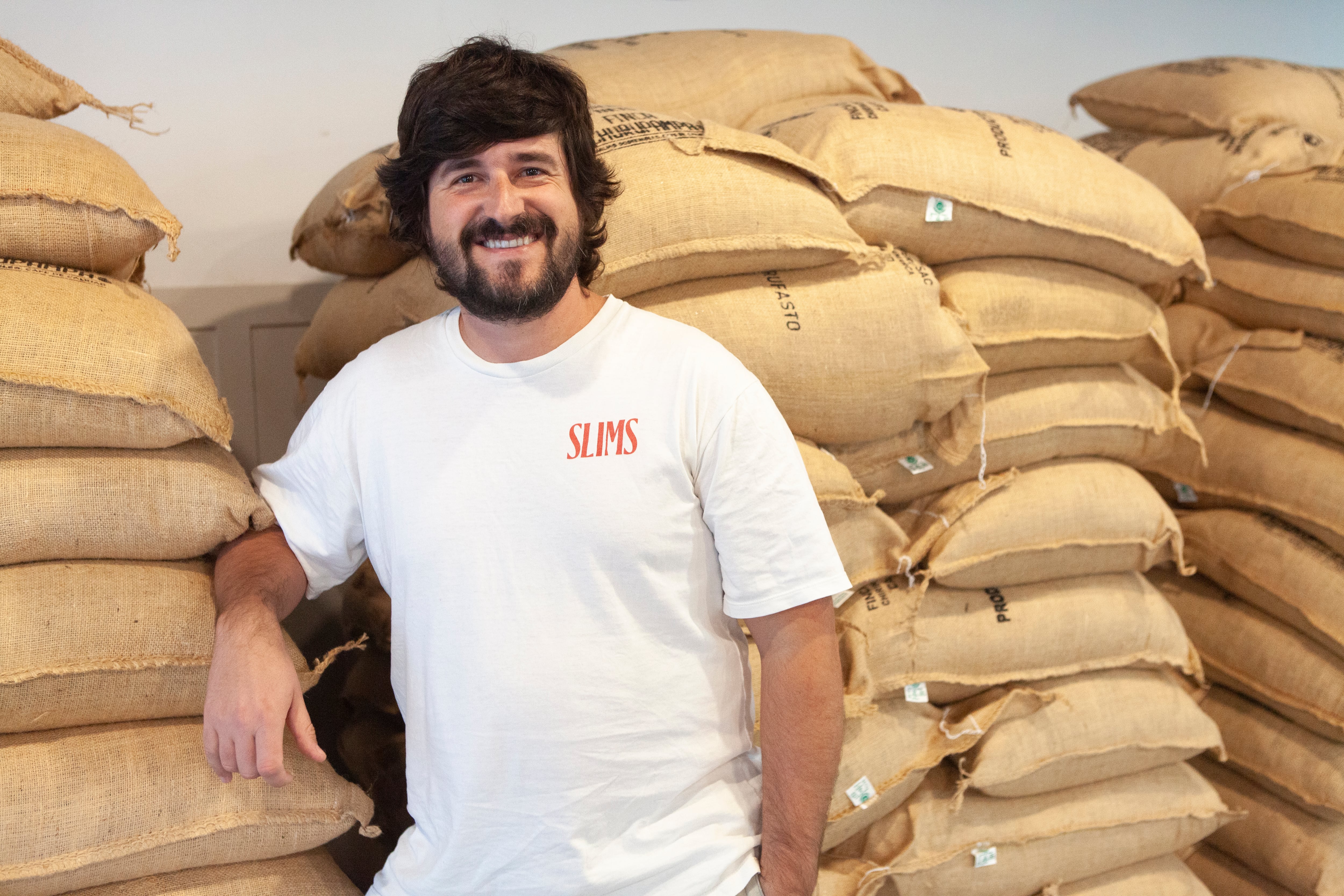 Iván Mulvihill tuesta muy buen café de especialidad.
