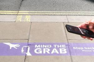 Un iPhone condujo a la policía hasta una banda sospechosa de enviar a China 40.000 teléfonos robados en Reino Unido