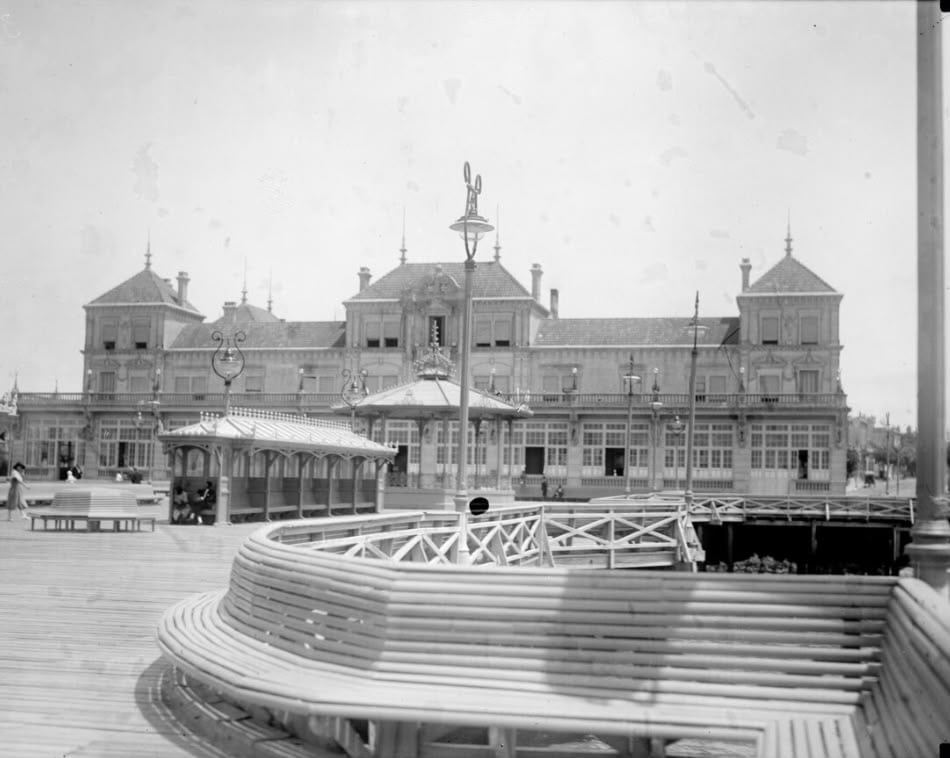 Registros antiguos del hotel y su muelle