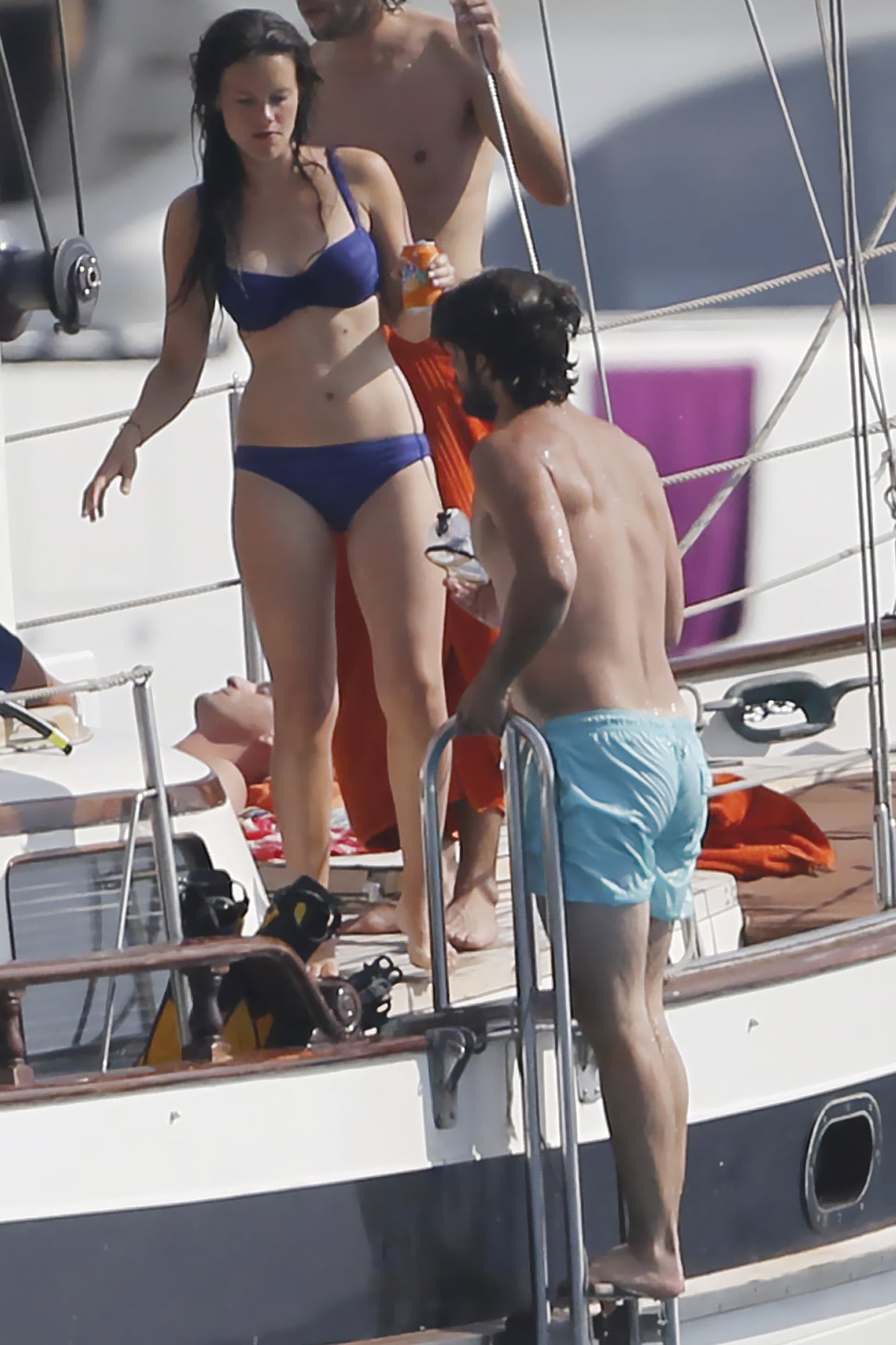 Sofía y Carlos festejaron su compromiso con un viaje a Ibiza, en julio de 2014, donde fueron fotografiados a bordo de un yacht. Por entonces, su relación aún era cuestionada por los medios