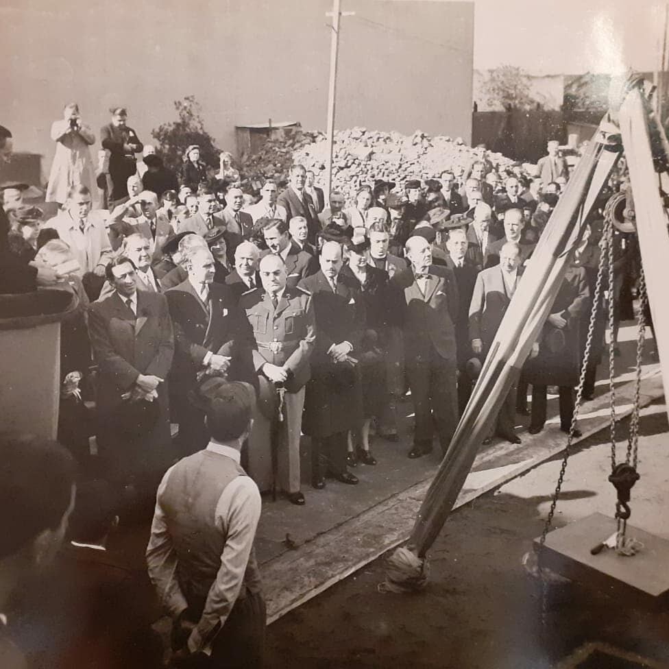 Colocación de la piedra fundacional en el terreno donde hoy se erige la Iglesia Sueca