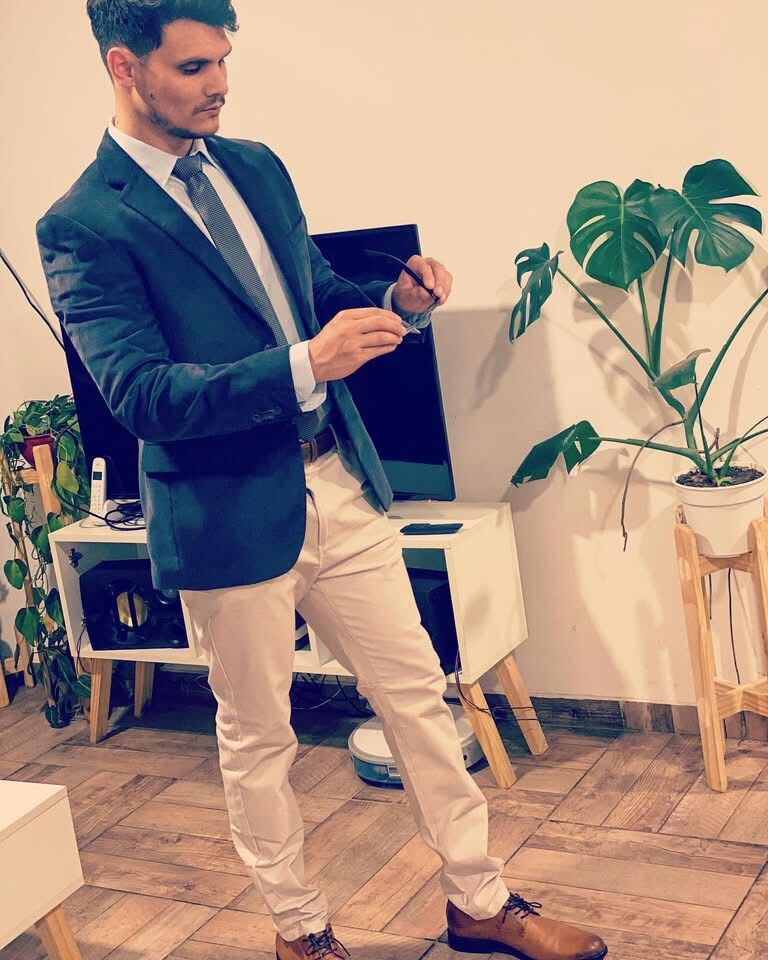 Leonel Ayala, docente e inspector artístico, se preparaba para comenzar un nuevo ciclo lectivo