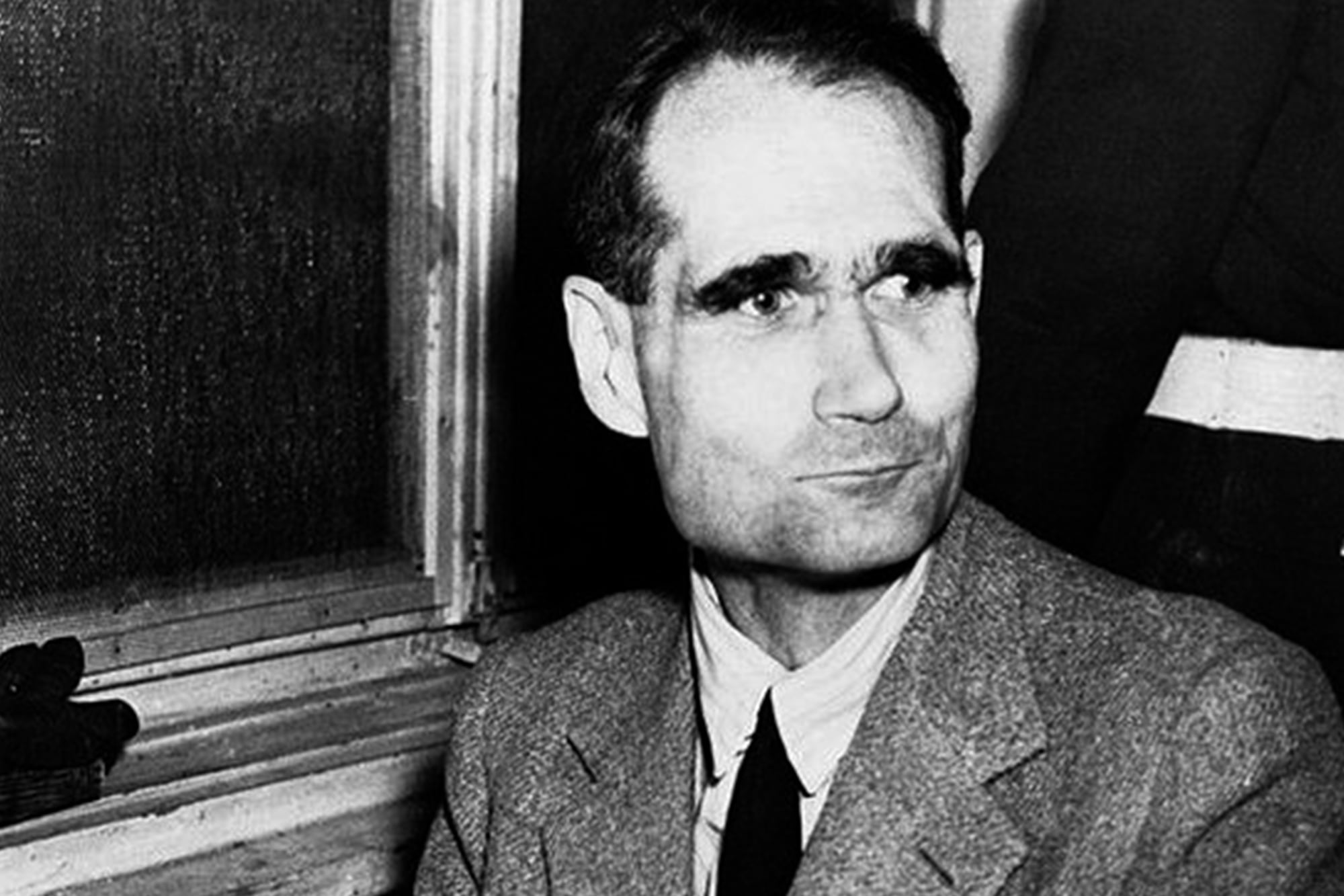 El as de la aviación alemana, ferviente defensor del nazismo, que contrató Perón para fabricar el Pulqui II 25 Rudolf Hess, uno de los criminales nazis enjuiciados que Rudel ayudó desde la Argentina