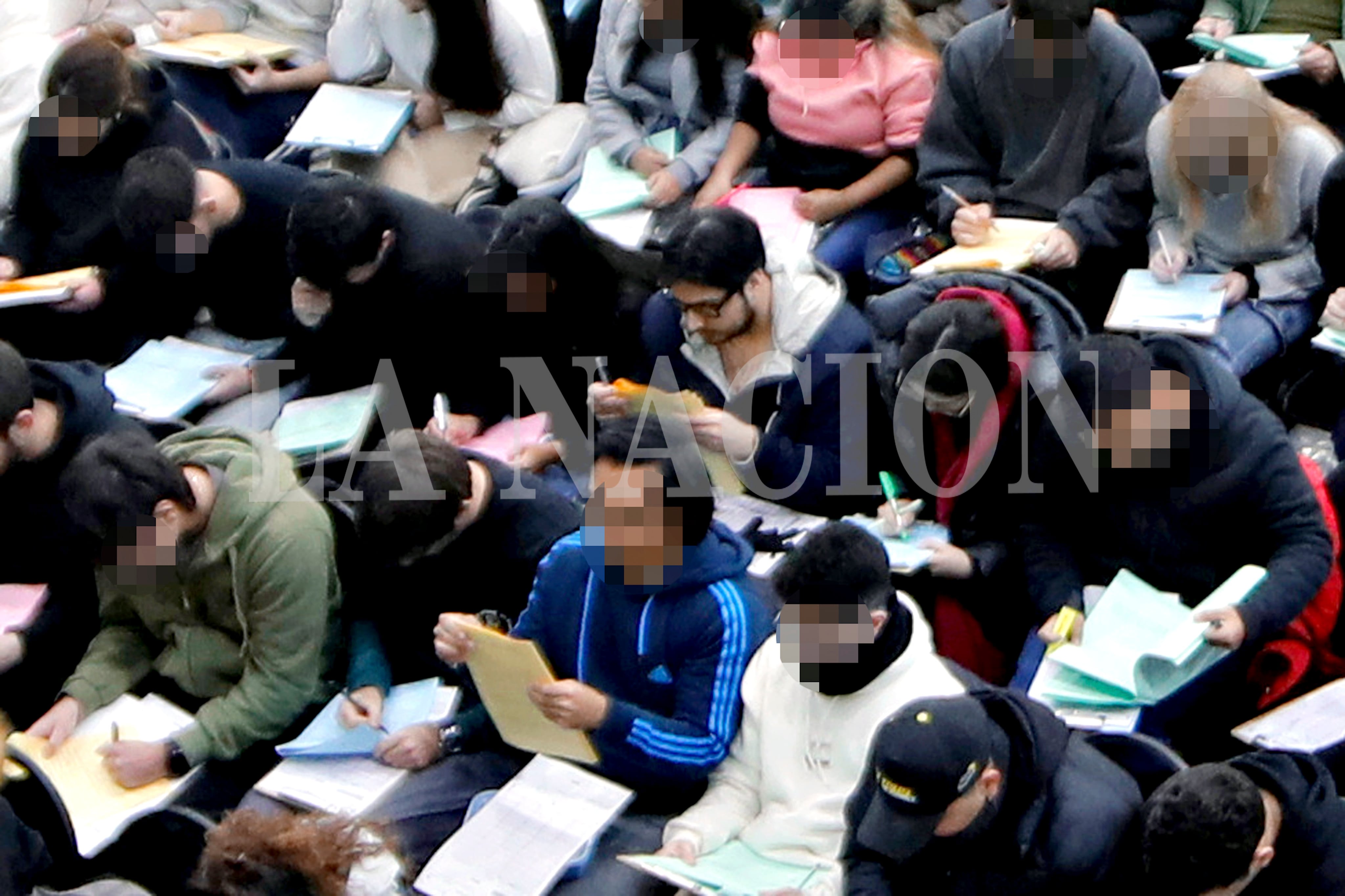 El médico que habría grabado el examen con anteojos inteligentes el 1° de julio (foto) concurrió hoy a la nueva convocatoria