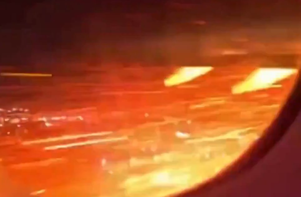 Brasil: explotó el motor de un avión en el que viajaban 288 personas y las chispas provocaron un incendio