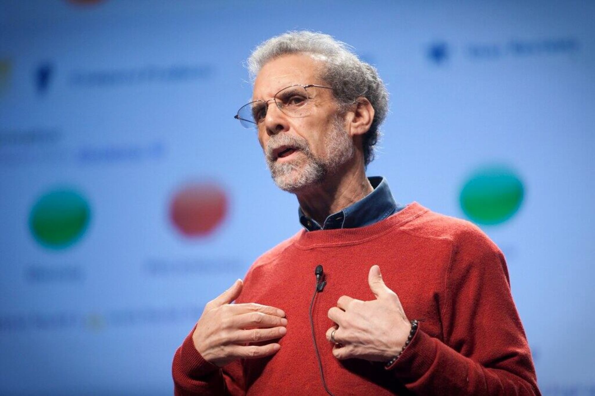 Daniel Goleman, psicólogo estadounidense: “Si sueles decir estas 12 frases, tienes una inteligencia emocional alta”