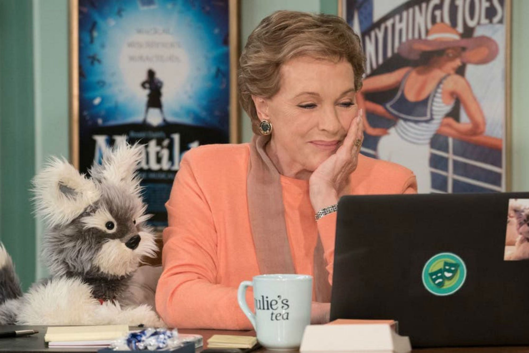 Julie Andrews asegura que ne retiró totalmente: sigue escribiendo y grabando podcast