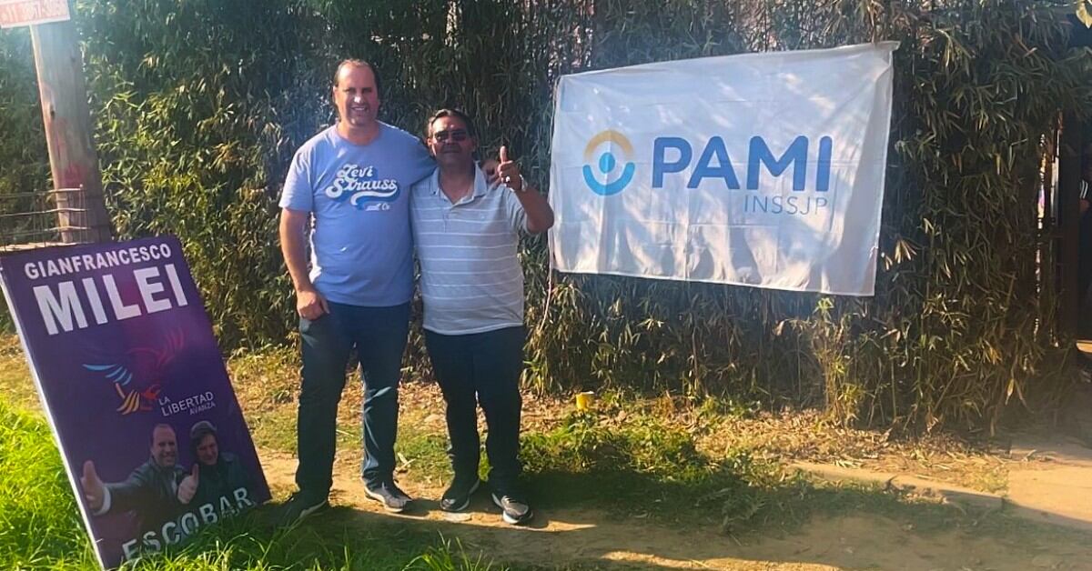 La campaña electoral de los libertarios en Escboar, con banderas del PAMI