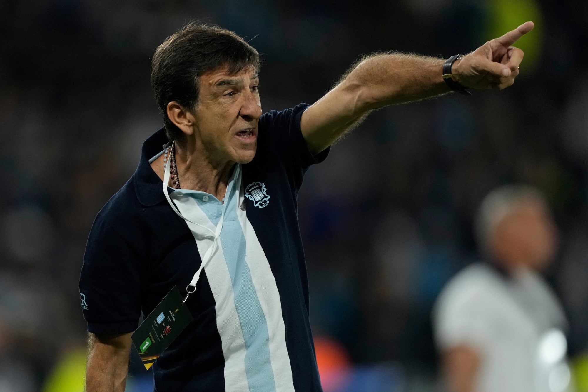 Racing empató: Diego Milito le ofreció la renovación del contrato a Gustavo Costas
