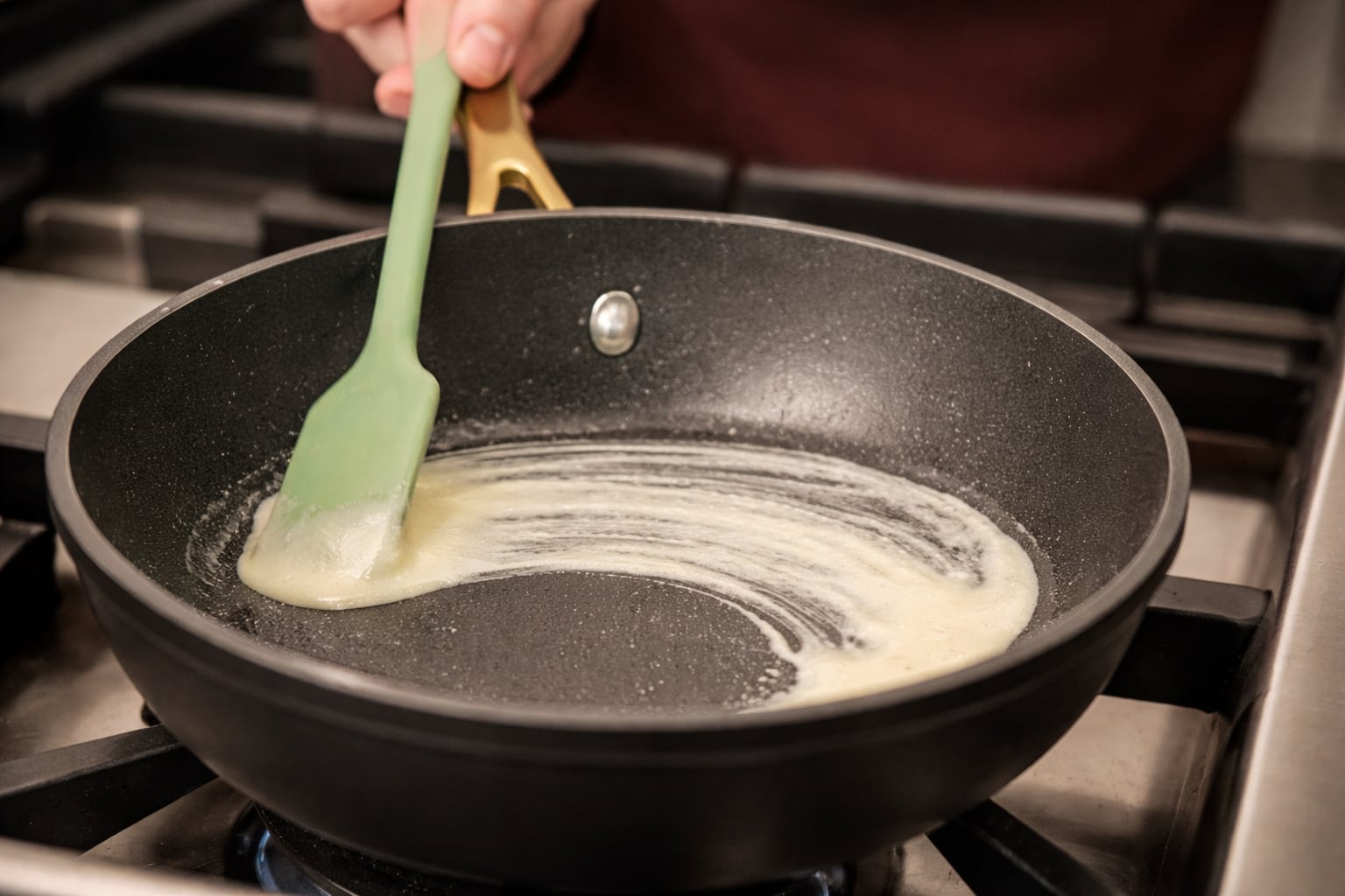 Algunas divulgadoras han planteado advertencias sobre el uso del teflón en general, incluso sin la presencia de PFOA, al considerar posibles implicaciones para la salud