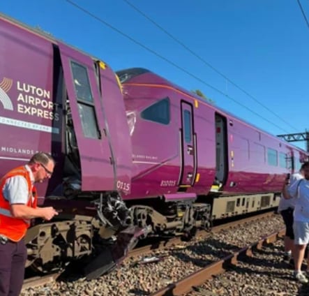 Dos trenes de alta velocidad chocaron en el norte de Londres