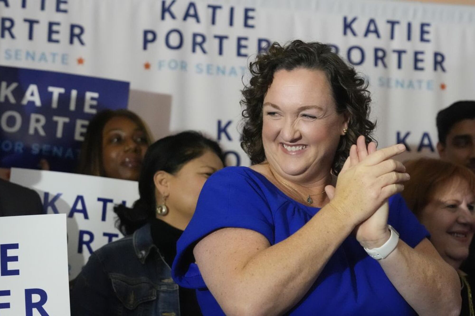 La excongresista demócrata Katie Porter califica el sistema migratorio como