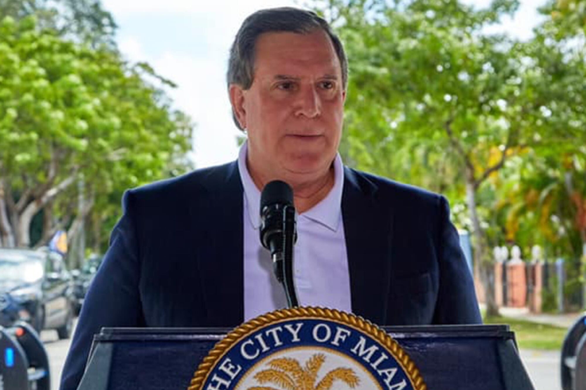 Joe Carollo renunció a su cargo como comisionado del Distrito 3 de Miami.