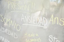 El 40% de los jóvenes vive con estrés o ansiedad permanente: por qué las mujeres son las más afectadas