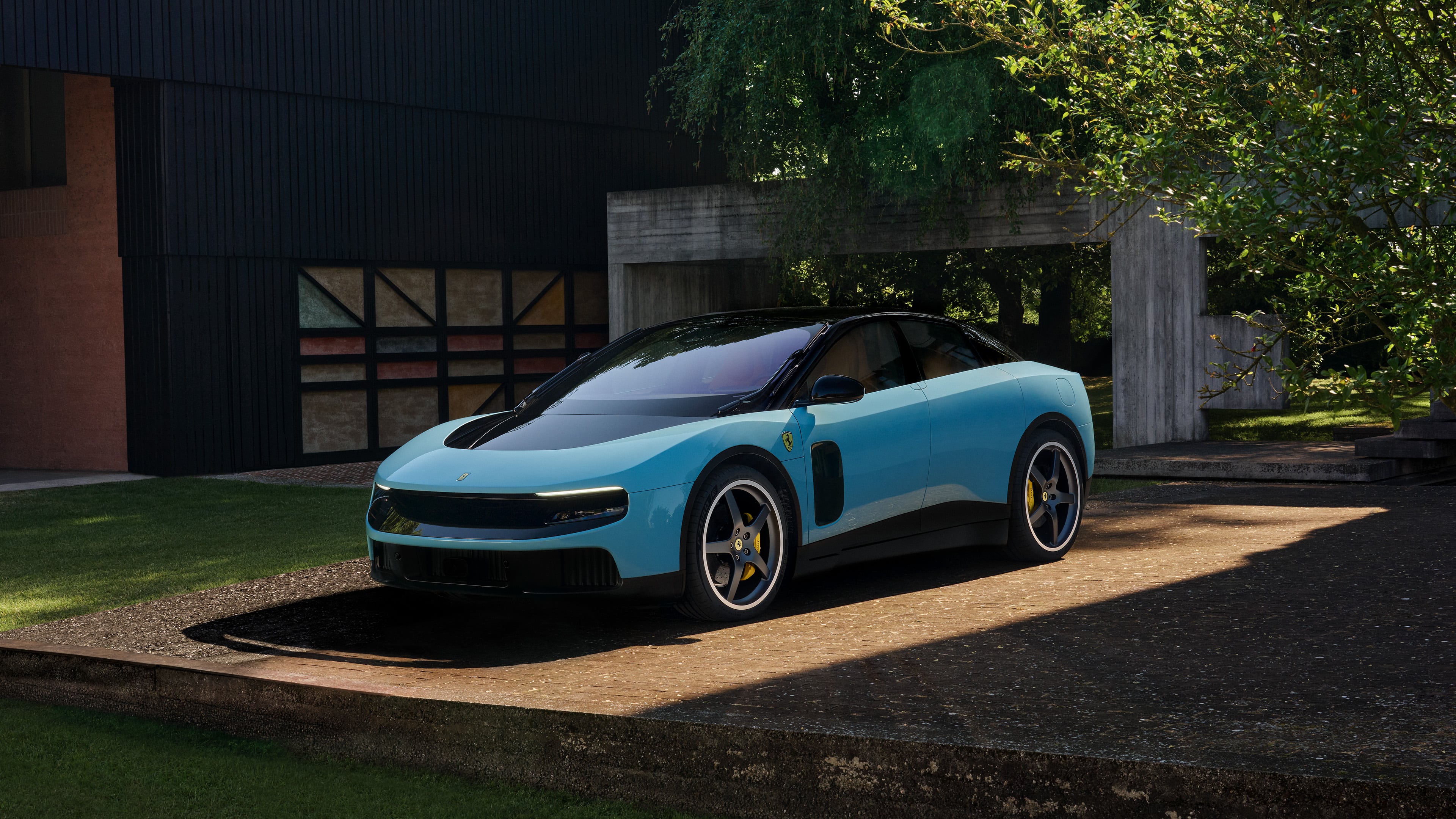 Cómo es el Ferrari eléctrico que desató polémica y la caída de las acciones de la empresa