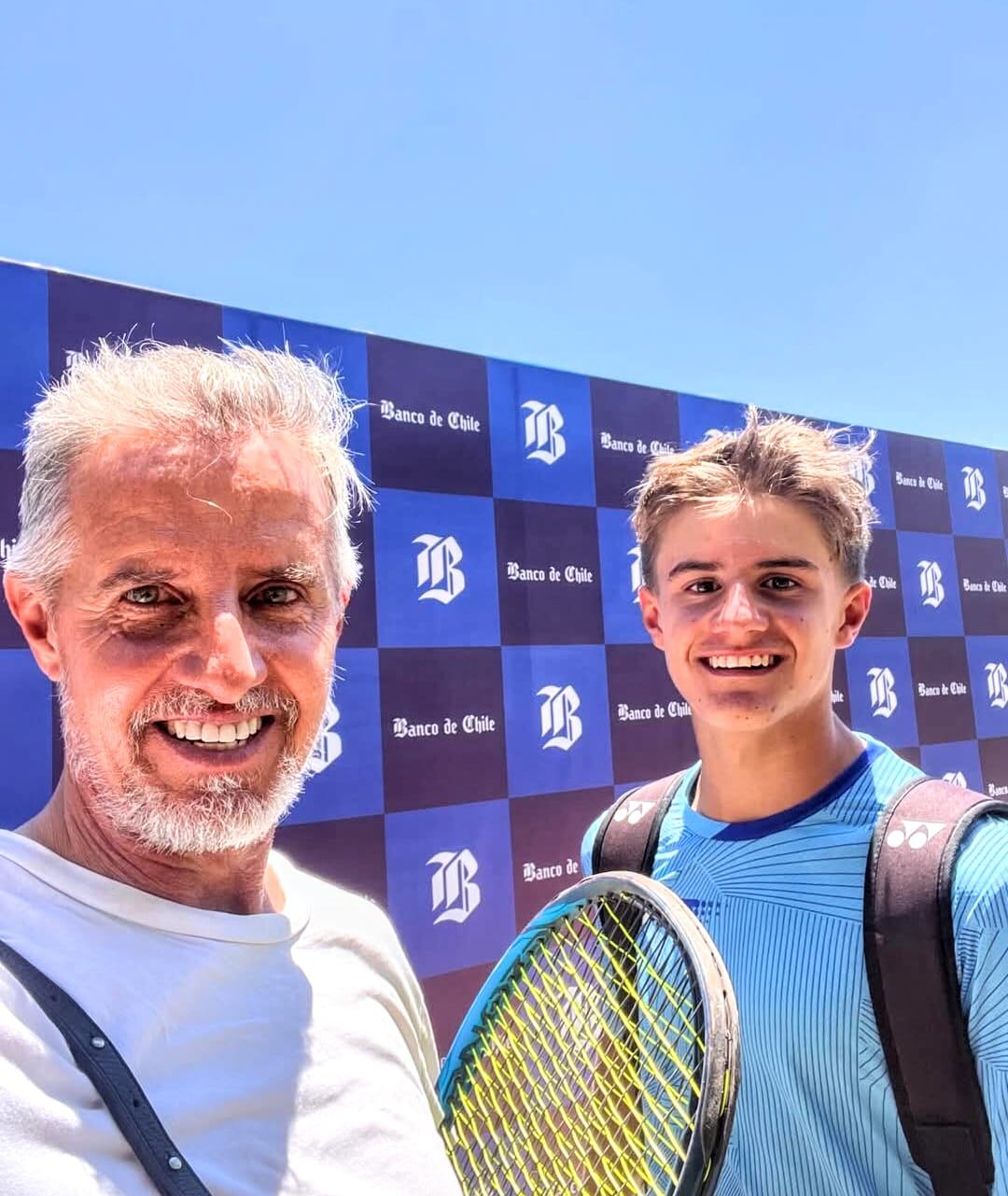 Con Bautista de la Peña su hijo menor y el tenista de la familia. Le tiene fe