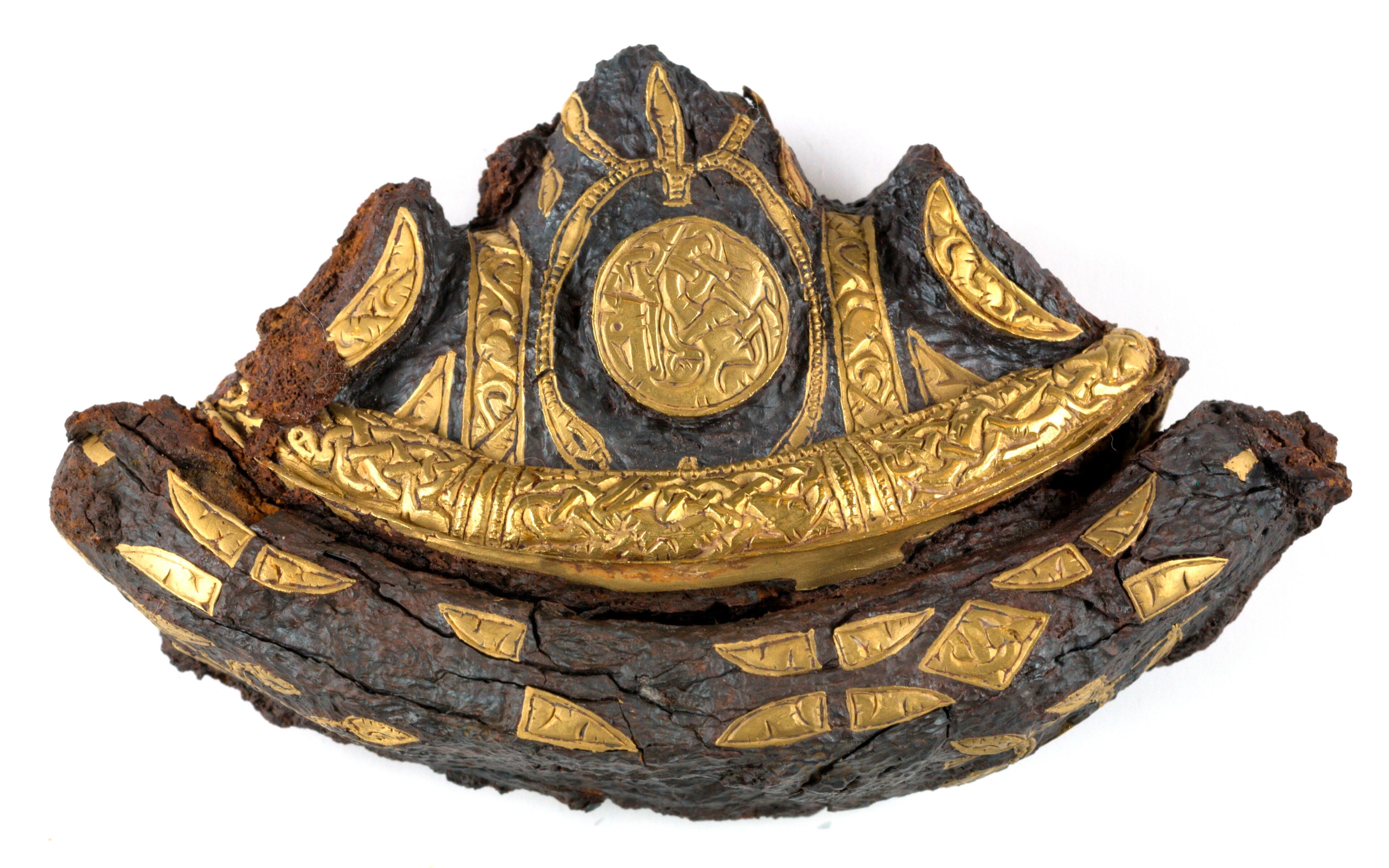 Pomo de espada vikinga con láminas de oro