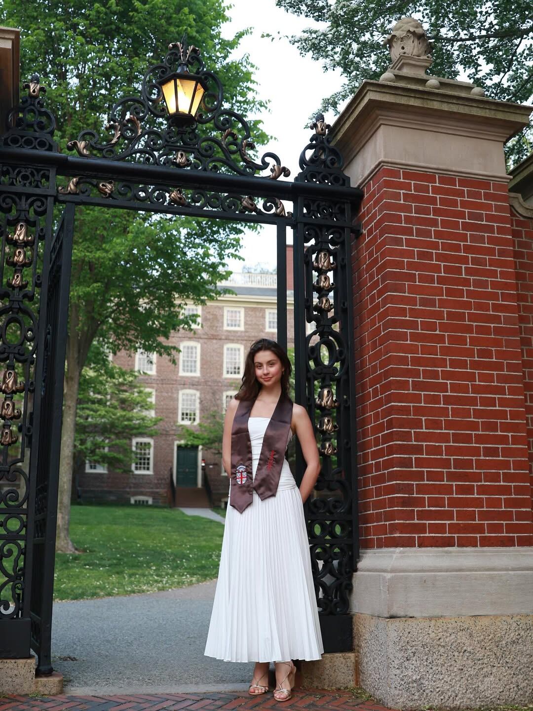 Carys, la hija de 22 años de Michael Douglas y Catherine Zeta-Jones, finalizó sus estudios universitarios (Foto: Instagram @carys.douglas)