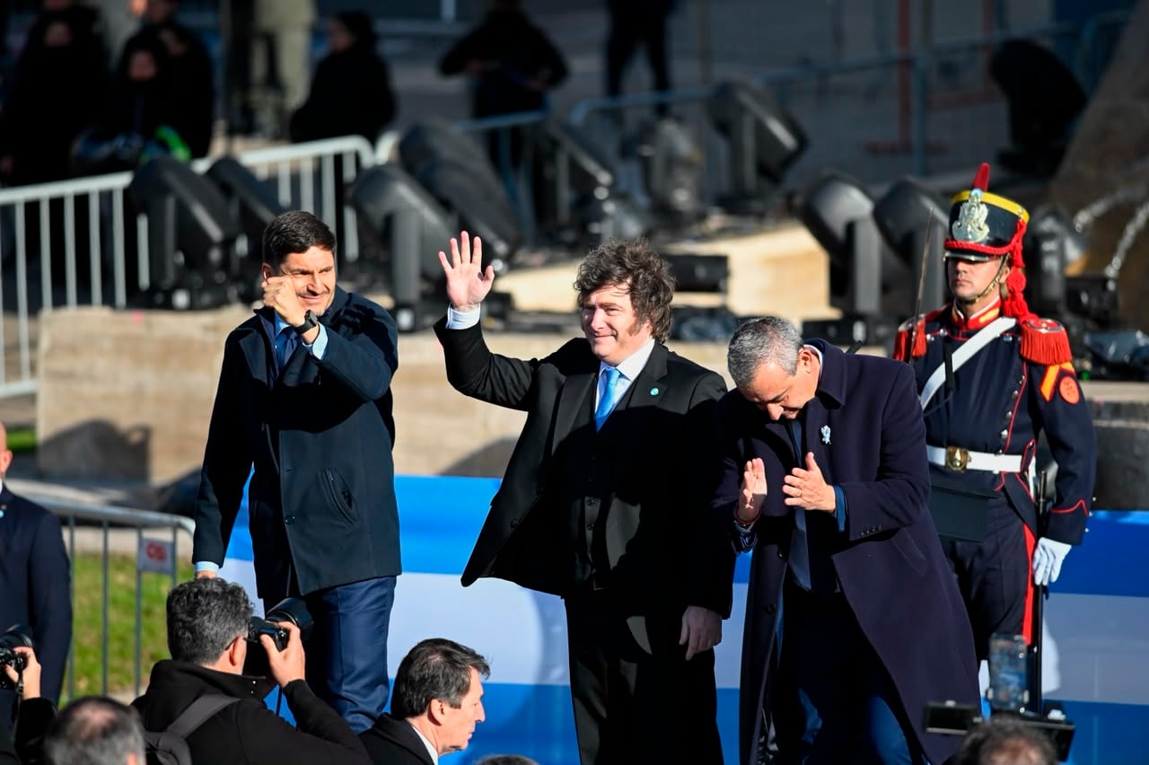 Acto por el Día de la Bandera: Milei con Adorni y la plana mayor libertaria: “Belgrano fue el primer intelectual liberal”