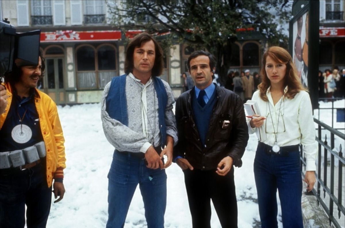 Por qué el establishment del cine odia a Hollywood pero muere por ganar un Oscar 7 Nathalie Baye interpreta a la scrip girl que vela por la continuidad en el rodaje. Fue su primera colaboración bajo la dirección de Truffaut con quien regresaría como protagonista en La habitación verde (1978).