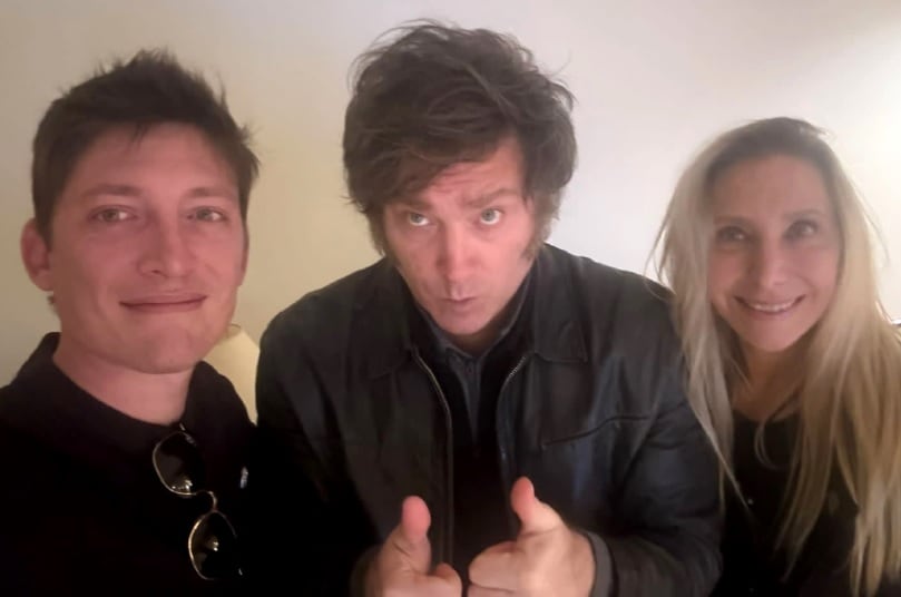 Santiago Caputo, Javier y Karina Milei, el