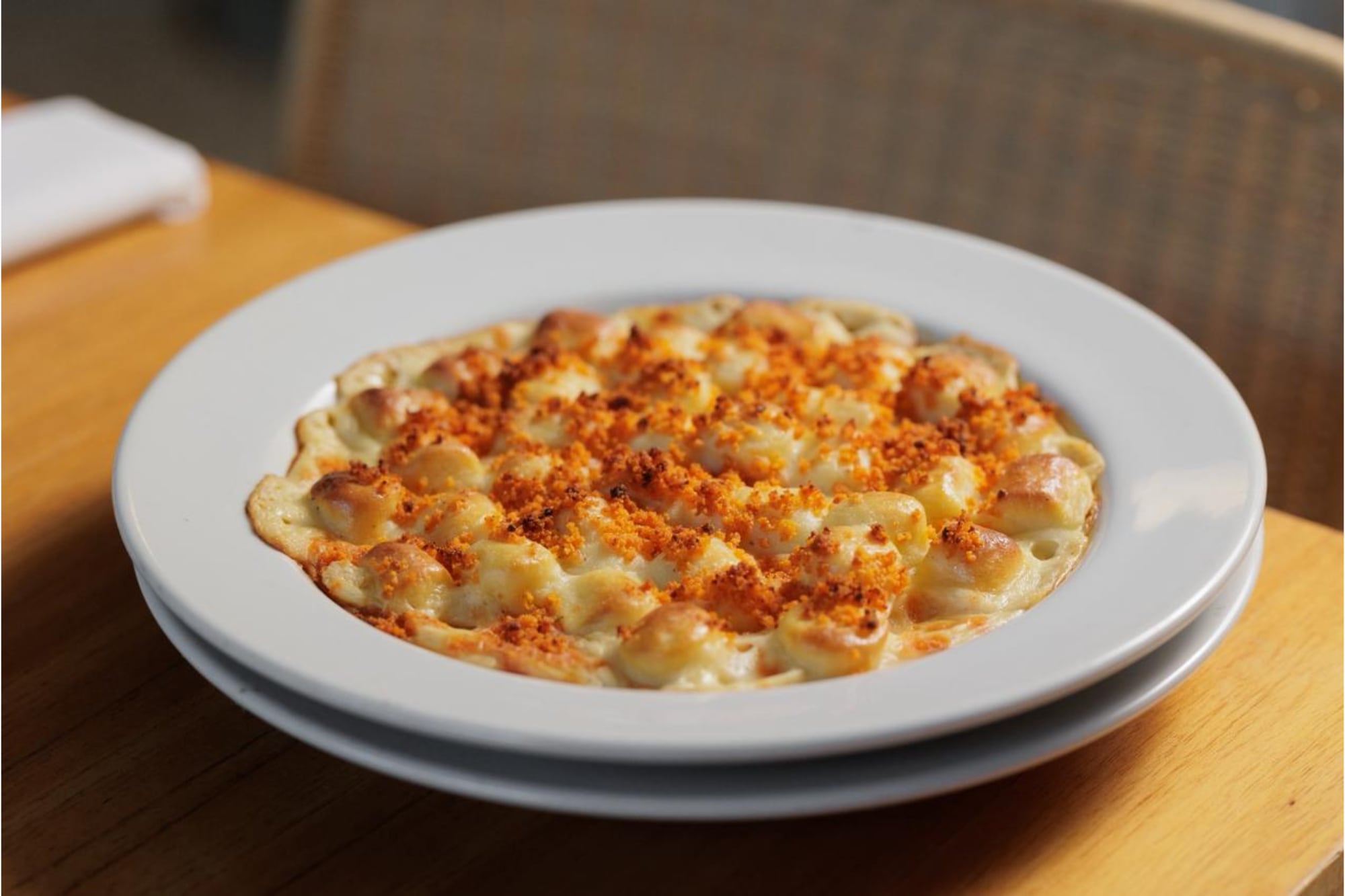 Ñoquis soufflé gratinados con bechamel de Charqui