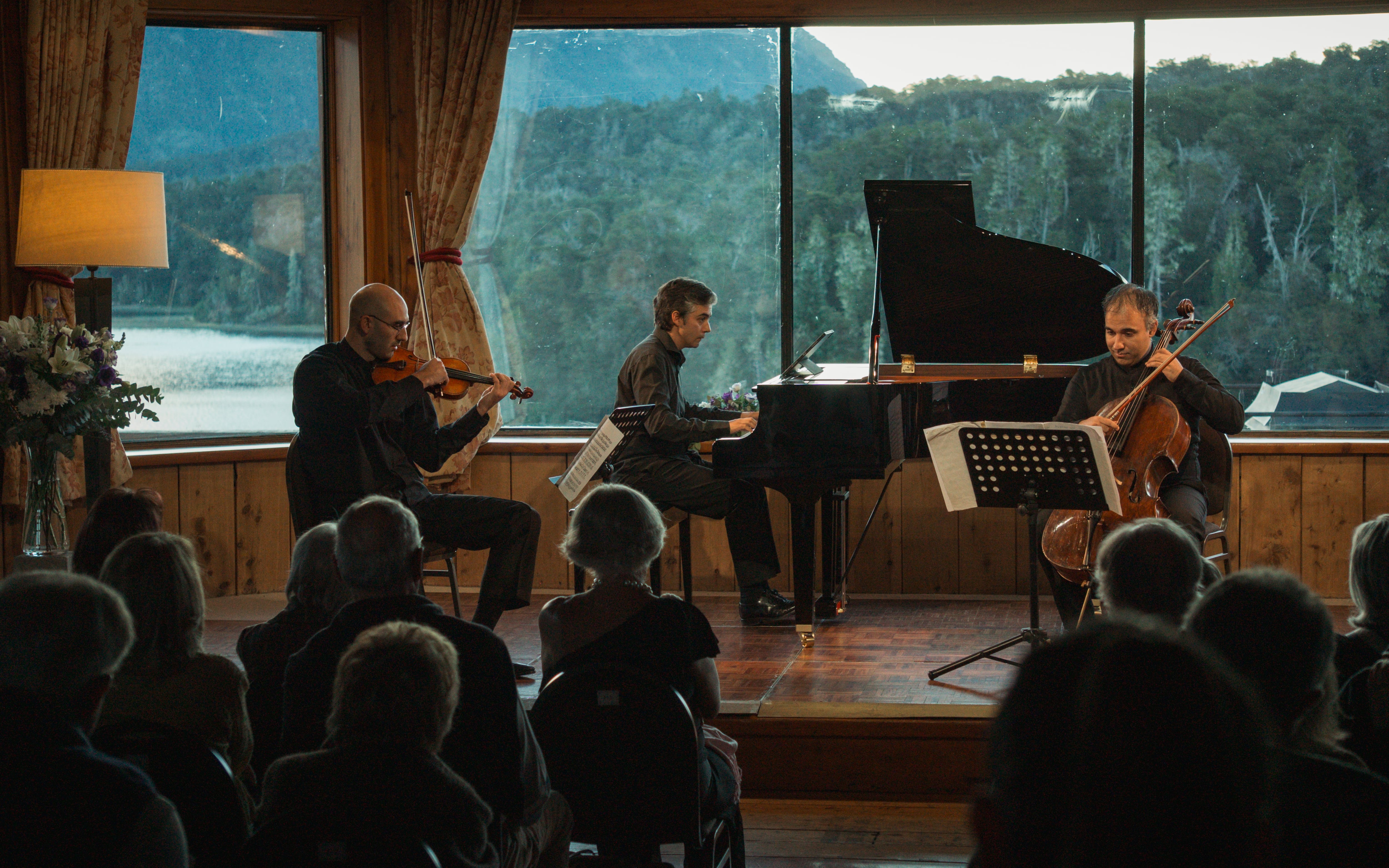 Música clásica y naturaleza en el Llao Llao: una tradición que se amplía a nuevos públicos, con artistas consagrados y promesas