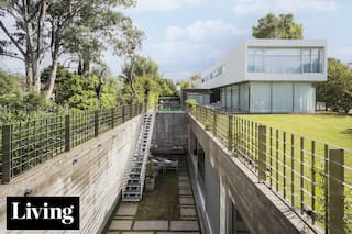 Construyeron un quincho subterráneo para no perder el verde