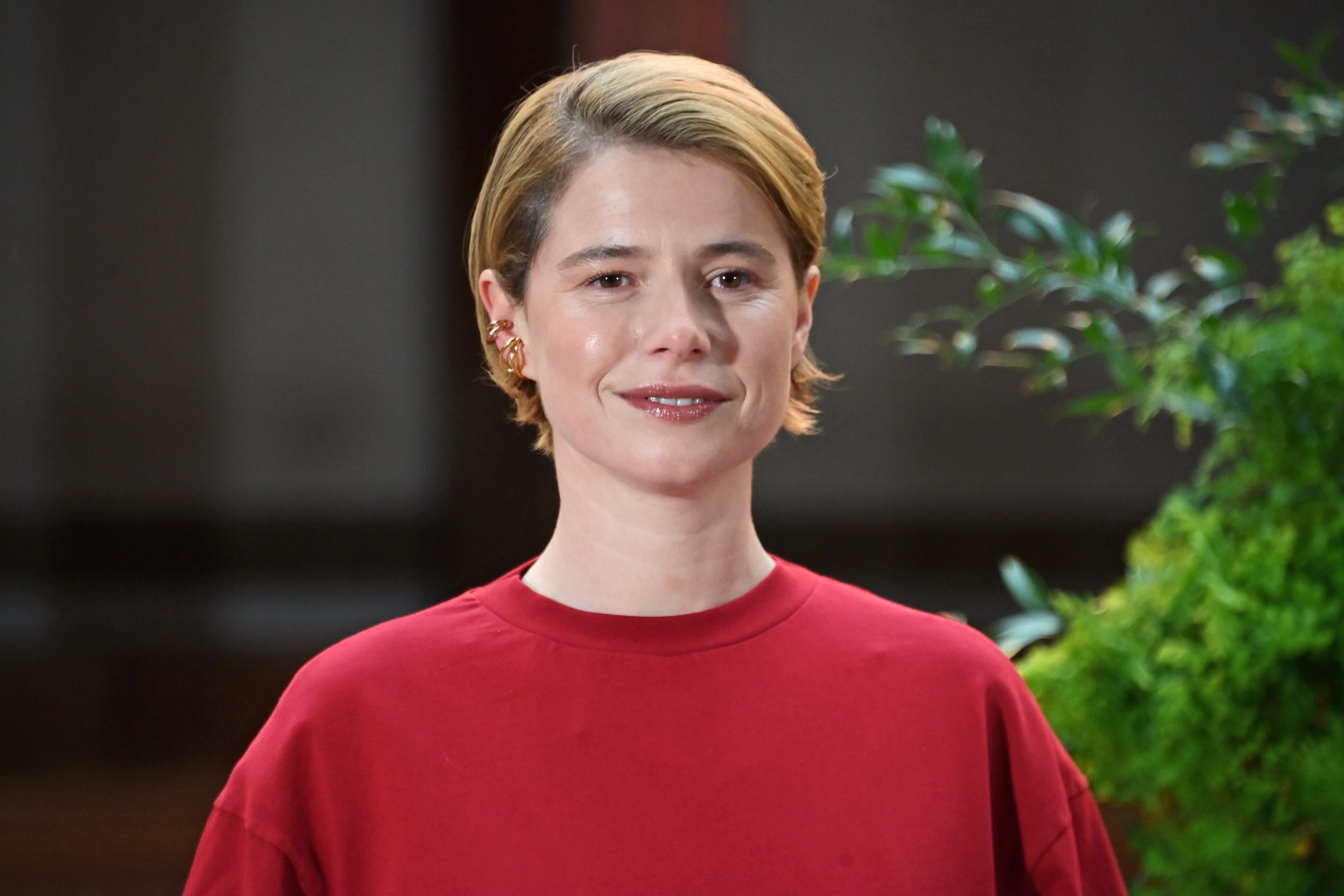 Jessie Buckley conoció a su esposo Freddie Sorensen en una cita a ciegas que organizó un amigo en común de ambos