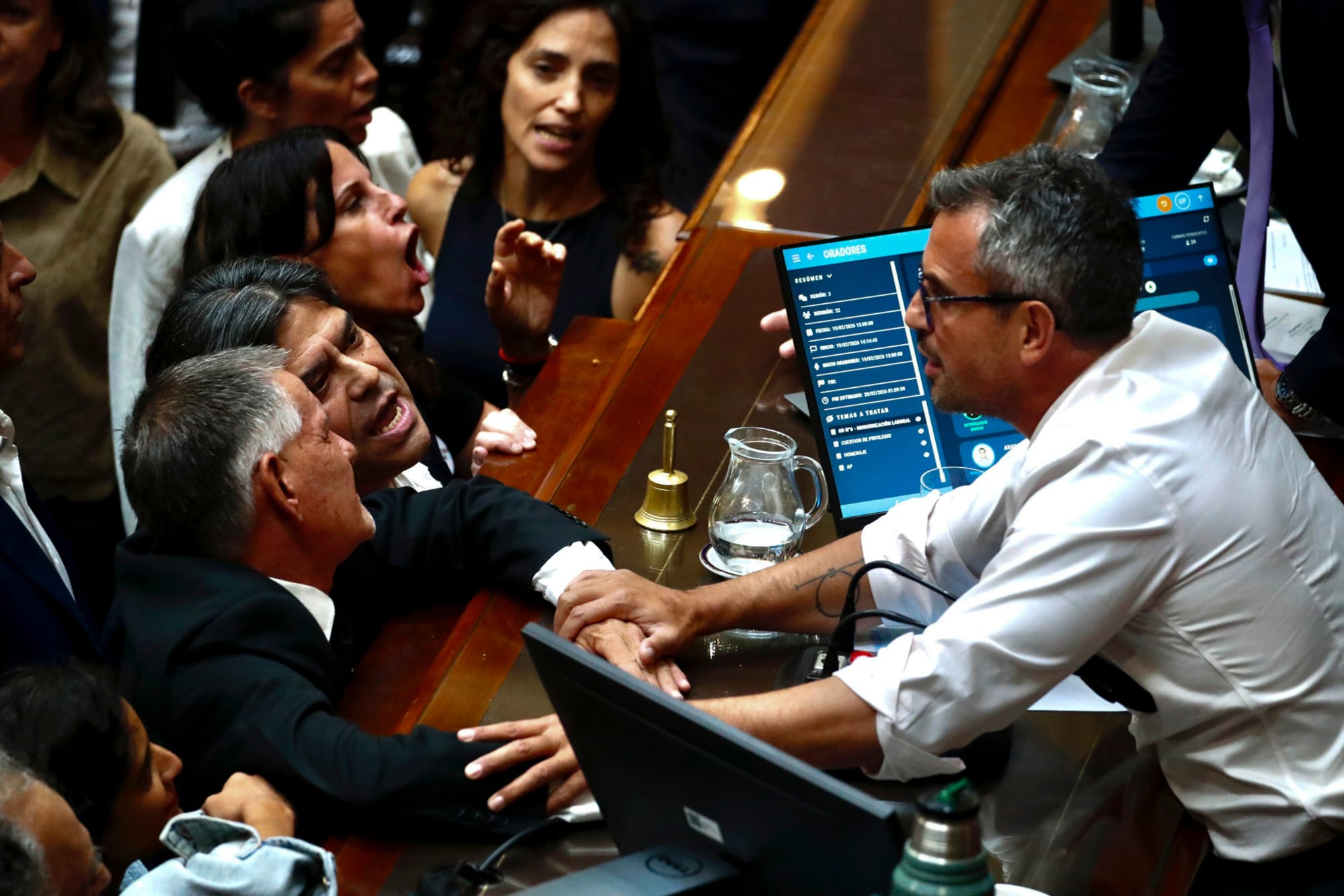 Legisladores kirchneristas, enfrentados con el presidente de la Cámara de Diputados, Martín Menem