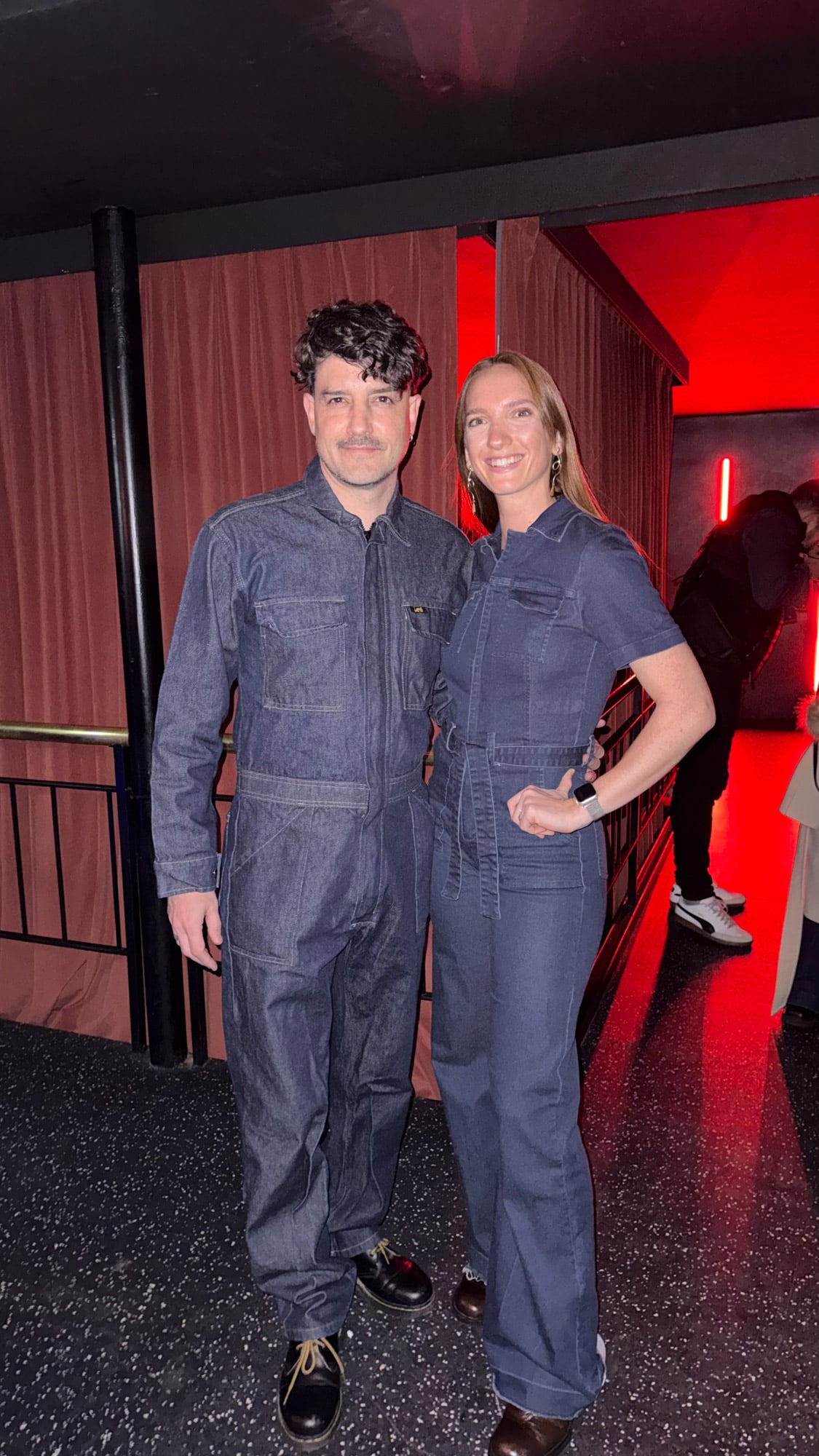 Fran Larguía y Clara Grunbaum (el representante y la mejor amiga de Chule), posaron con looks idénticos