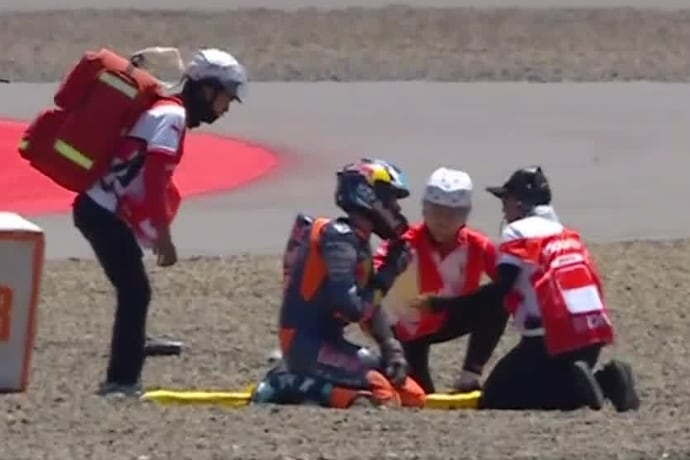 Valentín Perrone y un accidente que asustó a todos durante una práctica del Moto3 en Indonesia