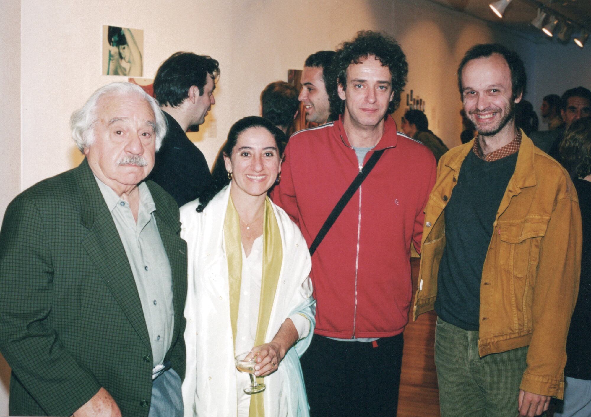 El escultor Enio Iommi, Orly, Gustavo Cerati y el artista plástico Pablo Siquier en 2002