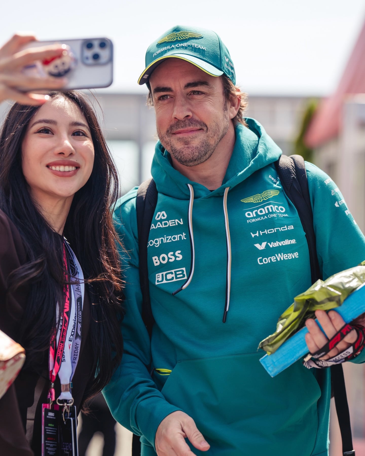 Fernando Alonso llegó justo para la carrera. A 24 horas de ser padre junto a la periodista Melissa Jiménez, el piloto posteó en sus redes: