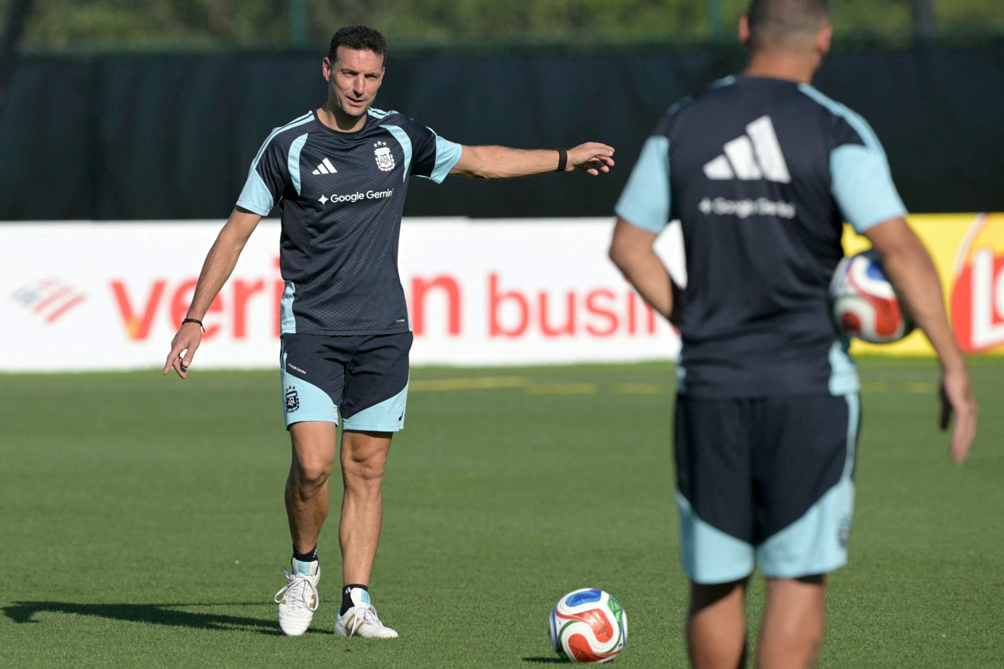 Lionel Scaloni confía en la base del equipo que derrotó a Egipto y, en todo caso, hará algún retoque puntual