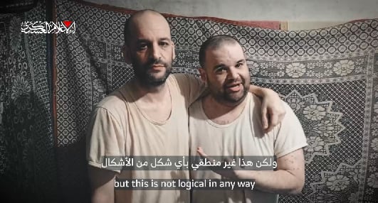 Eitan Horn (der) junto a su hermano, el día anterior a la liberación de Iair