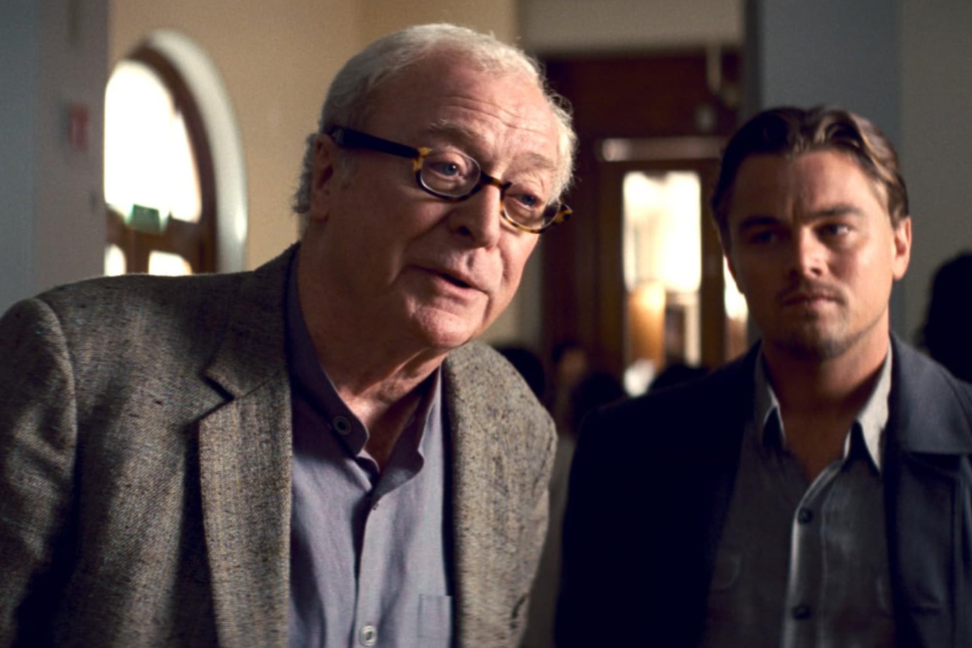 Caine y Leonardo DiCaprio en El origen de Christopher Nolan (Foto: IMDb)