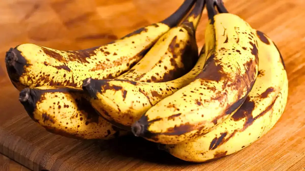 El truco casero e infalible que de verdad conserva las bananas frescas y amarillas durante 16 días