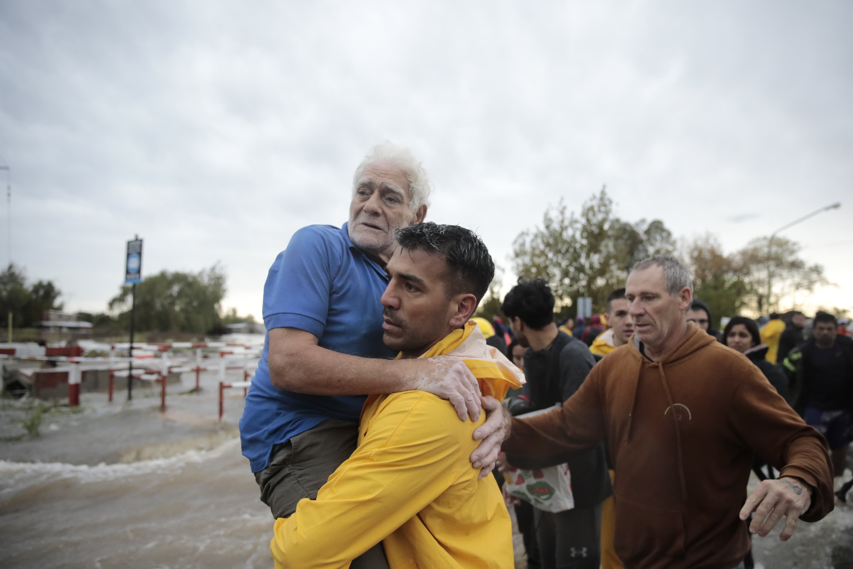 Acceso a Zárate Ruta 6 cortada por inundación